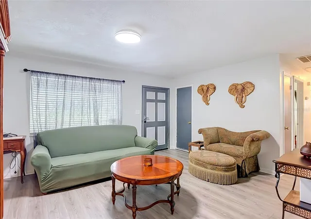Photo 4 of Single family home for sale at 201 E Wheeler Rd, Seffner, FL 33584 | MLS# TB8546023 | Listing updated on 2026-09-21