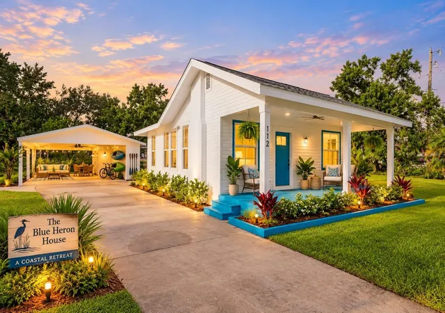 Photo 1 of Single family home for sale at 112 E Martin Luther King Jr Dr, Tarpon Springs, FL 34689 | MLS# TB8546024 | Listing updated on 2026-09-06