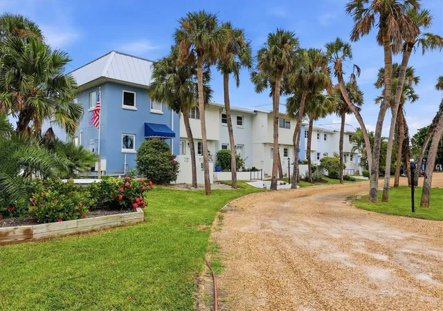 Photo 3 of Townhouse for sale at 4532 Ocean Blvd #209, Sarasota, FL 34242 | MLS# A4705222 | Listing updated on 2026-10-04