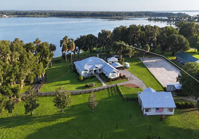 Photo 1 of Single family home for sale at 11811 Se Sunset Harbor Rd, Weirsdale, FL 32195 | MLS# OM731796 | Listing updated on 2026-09-12