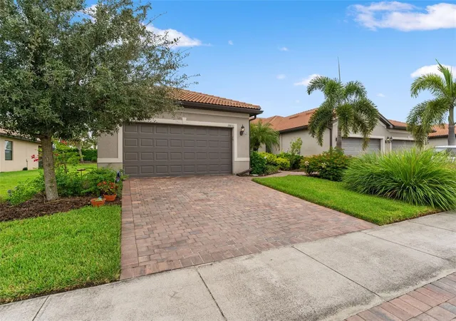 Photo 3 of House for sale at 18831 Lanuvio St, Venice, FL 34293 | MLS# N6145645 | Listing updated on 2026-10-09
