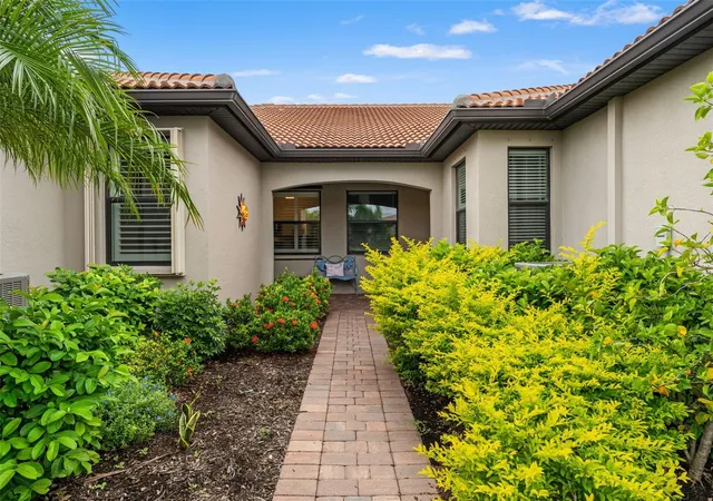 Photo 4 of House for sale at 18831 Lanuvio St, Venice, FL 34293 | MLS# N6145645 | Listing updated on 2026-10-09