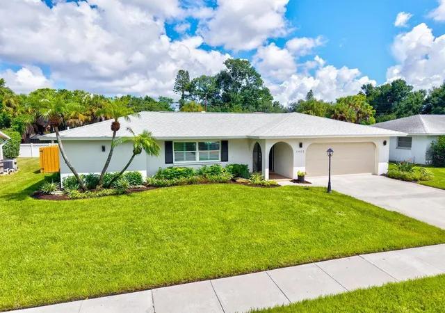 Photo 1 of Single family home for sale at 2923 Concord St, Sarasota, FL 34231 | MLS# A4705227 | Listing updated on 2026-09-14