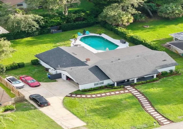 Photo 3 of Single family home for sale at 1321 Carlton St, Longwood, FL 32750 | MLS# O6439579 | Listing updated on 2026-09-19