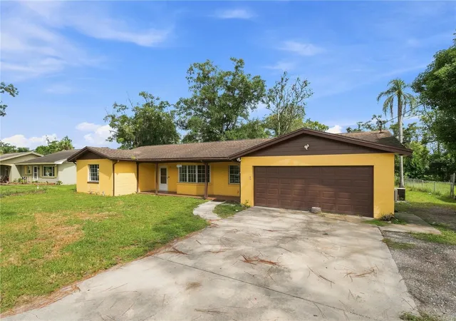 Photo 3 of Single family home for sale at 8906 E Lanway Dr, Tampa, FL 33637 | MLS# TB8546030 | Listing updated on 2026-09-06