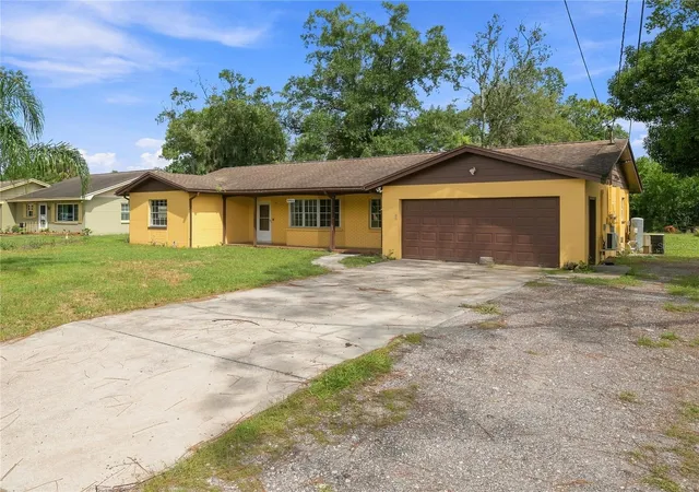 Photo 3 of Single family home for sale at 8906 E Lanway Dr, Tampa, FL 33637 | MLS# TB8546030 | Listing updated on 2026-09-06