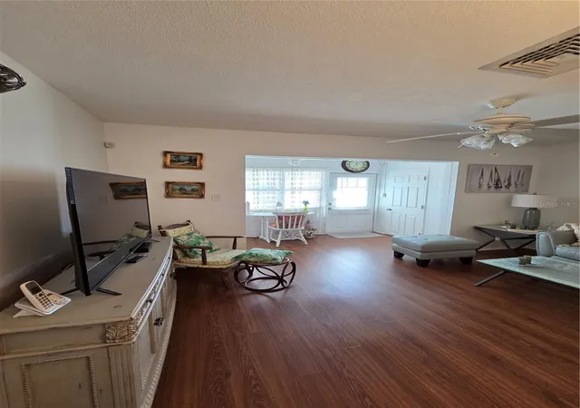 Listing Photo 4 - Condo for sale in building located at 6022 Lilli Wy, BRADENTON, FL 34207 - Unit #6022