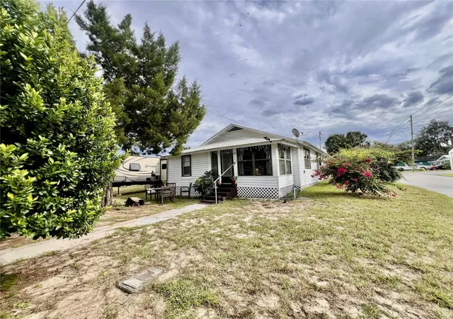 Photo 1 of Single family home for sale at 400 Virginia St, Frostproof, FL 33843 | MLS# K4903763 | Listing updated on 2026-10-06