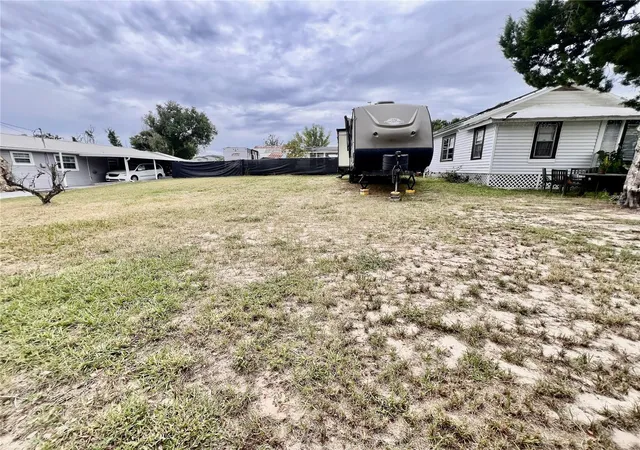 Photo 3 of Single family home for sale at 400 Virginia St, Frostproof, FL 33843 | MLS# K4903763 | Listing updated on 2026-10-06