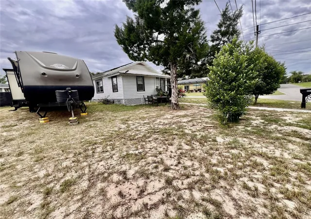 Photo 3 of Single family home for sale at 400 Virginia St, Frostproof, FL 33843 | MLS# K4903763 | Listing updated on 2026-10-06
