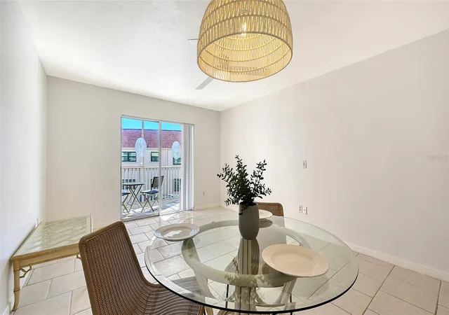 Listing Photo 4 - Condo for sale in building located at 200 The Esplanade N, Venice, FL 34285 - Unit #B22