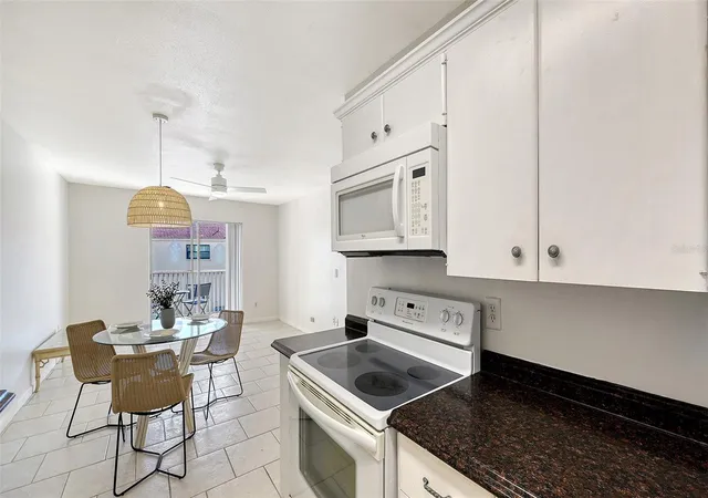 Listing Photo 5 - Condo for sale in building located at 200 The Esplanade N, Venice, FL 34285 - Unit #B22