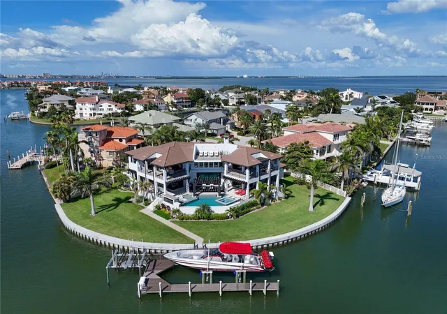 Photo 3 of Mansion for sale at 206 6th Street E, Saint Petersburg, FL 33715 | MLS# TB8546042 | Listing updated on 2026-10-21