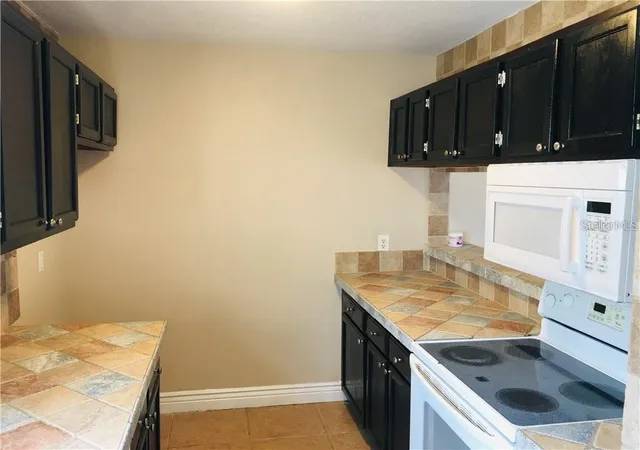 Photo 4 of Townhouse for sale at 442 Hemlock St, Altamonte Springs, FL 32714 | MLS# O6439600 | Listing updated on 2026-09-20