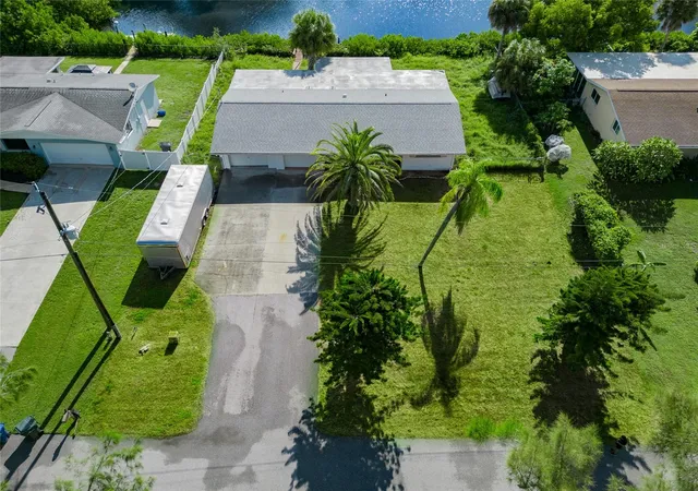 Single family home for sale at 605 Barnes Pkwy, Nokomis, FL 34275 | MLS# A4705249 | Listing updated on 2026-09-21