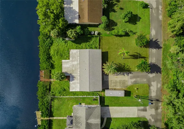 Photo 1 of Single family home for sale at 605 Barnes Pkwy, Nokomis, FL 34275 | MLS# A4705249 | Listing updated on 2026-09-21