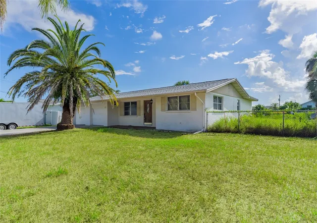 Photo 4 of Single family home for sale at 605 Barnes Pkwy, Nokomis, FL 34275 | MLS# A4705249 | Listing updated on 2026-09-21