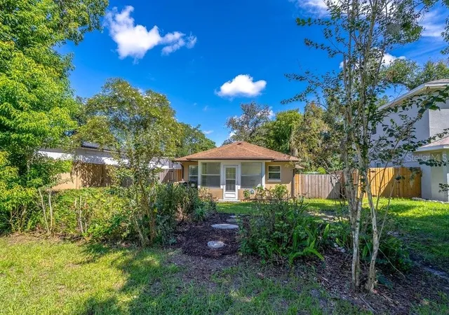 Photo 2 of Single family home for sale at 617 E 1st Street, Apopka, FL 32703 | MLS# O6439609 | Listing updated on 2026-09-06