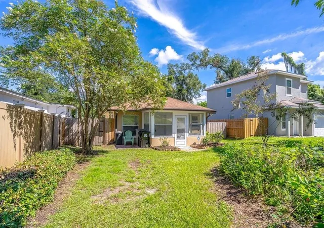 Photo 2 of Single family home for sale at 617 E 1st Street, Apopka, FL 32703 | MLS# O6439609 | Listing updated on 2026-09-11