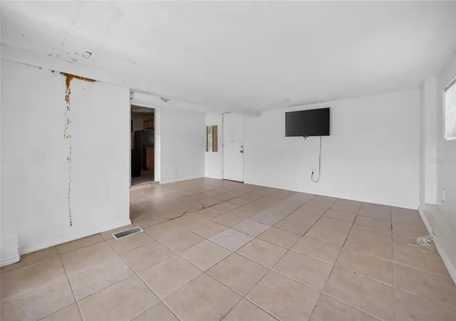 Photo 39 of Single family home for sale at 2402 S Summerlin Ave, Sanford, FL 32771 | MLS# S5157032 | Listing updated on 2026-09-06