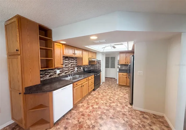 Photo 3 of Single family home for sale at 11187 Blythville Rd, Spring Hill, FL 34608 | MLS# O6439621 | Listing updated on 2026-09-18