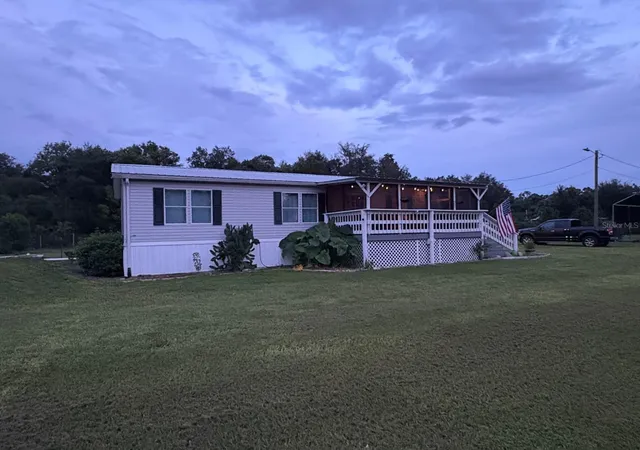 Photo 4 of Manufactured home for sale at 5212 Franklin Woodland Dr, Plant City, FL 33565 | MLS# TB8546081 | Listing updated on 2026-09-17