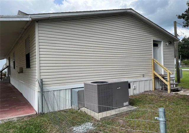 Photo 2 of Manufactured home for sale at 4120 Laurel Crst Dr, Mulberry, FL 33860 | MLS# B4902372 | Listing updated on 2026-09-28