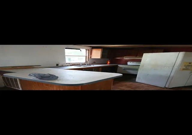 Photo 4 of Manufactured home for sale at 1116 40th Street NW, Winter Haven, FL 33881 | MLS# R4911936 | Listing updated on 2026-09-06