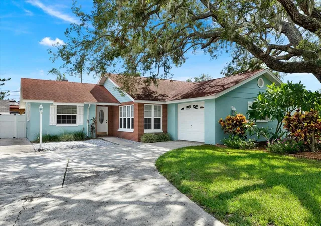 Photo 1 of Single family home for sale at 1601 Avoca Dr, Tarpon Springs, FL 34689 | MLS# TB8546086 | Listing updated on 2026-09-19
