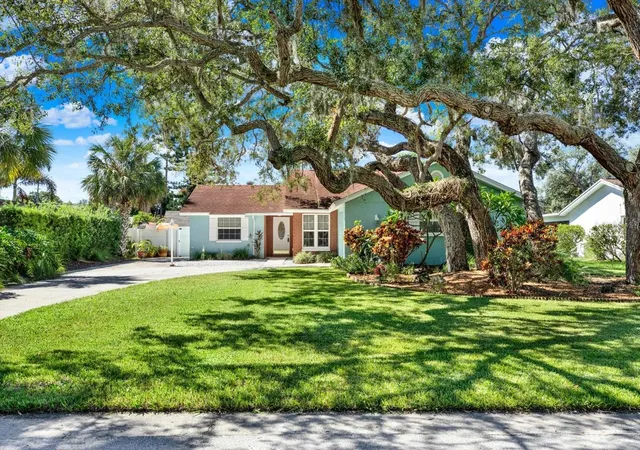 Photo 2 of Single family home for sale at 1601 Avoca Dr, Tarpon Springs, FL 34689 | MLS# TB8546086 | Listing updated on 2026-09-19