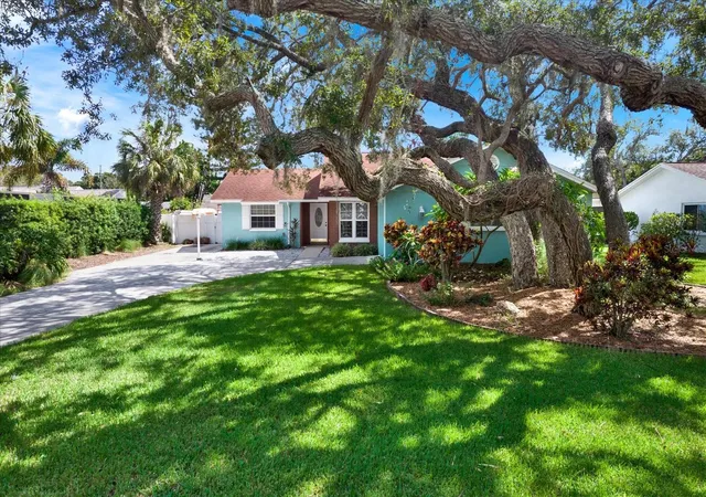Photo 3 of Single family home for sale at 1601 Avoca Dr, Tarpon Springs, FL 34689 | MLS# TB8546086 | Listing updated on 2026-09-19