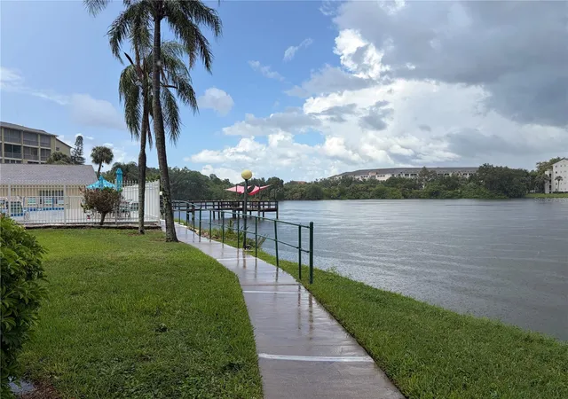 Listing Photo 2 - Condo for sale in building located at 3753 Lake Bayshore Dr, BRADENTON, FL 34205 - Unit #305