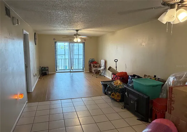 Listing Photo 4 - Condo for sale in building located at 3753 Lake Bayshore Dr, BRADENTON, FL 34205 - Unit #305