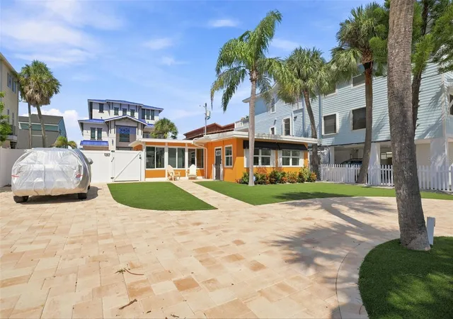 Photo 4 of Single family home for sale at 2706 Gulf Blvd, Indian Rocks Beach, FL 33785 | MLS# TB8546106 | Listing updated on 2026-10-08