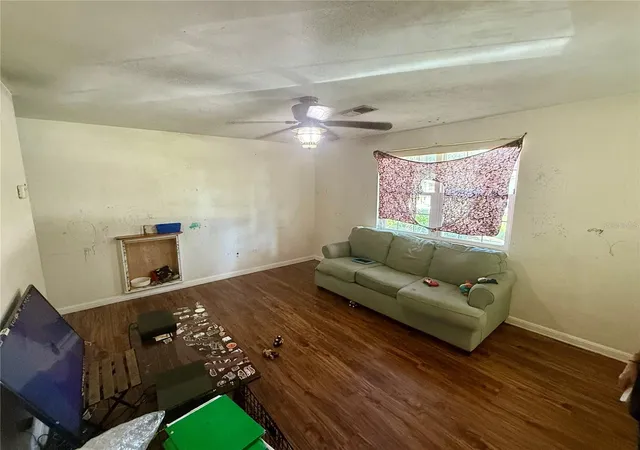 Photo 3 of Single family home for sale at 255 Valencia Rd, Debary, FL 32713 | MLS# O6439637 | Listing updated on 2026-09-25