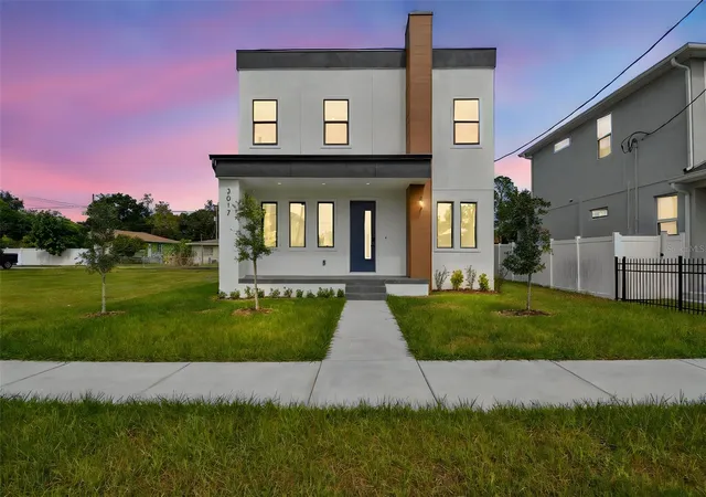 Photo 2 of Single family home for sale at 3017 W Spruce St, Tampa, FL 33607 | MLS# TB8546107 | Listing updated on 2026-09-19
