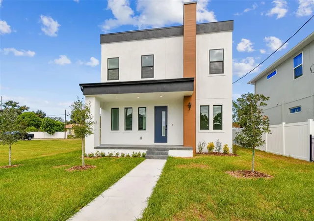 Photo 3 of Single family home for sale at 3017 W Spruce St, Tampa, FL 33607 | MLS# TB8546107 | Listing updated on 2026-09-19