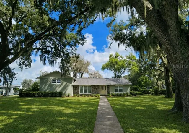 Single family home for sale at 3102 Thonotosassa Rd, Plant City, FL 33565 | MLS# P4939791 | Listing updated on 2026-09-14
