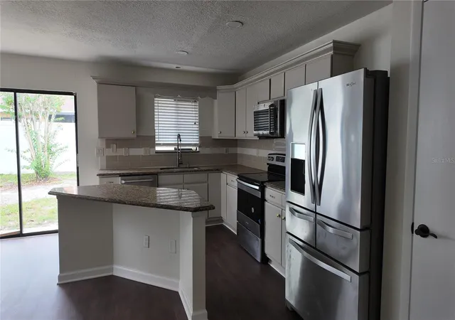 Photo 3 of Single family home for sale at 1025 Hornbeam St, Oviedo, FL 32765 | MLS# O6439650 | Listing updated on 2026-10-03