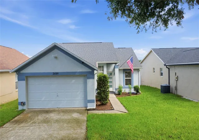 Photo 4 of Single family home for sale at 2489 Lake Jackson Cir, Apopka, FL 32703 | MLS# O6439653 | Listing updated on 2026-09-08