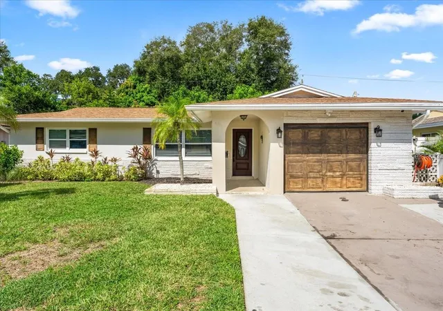 Photo 1 of Single family home for sale at 490 E Lake Dr, Largo, FL 33771 | MLS# TB8546131 | Listing updated on 2026-09-07