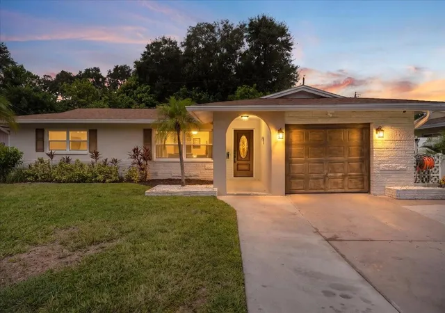 Photo 3 of Single family home for sale at 490 E Lake Dr, Largo, FL 33771 | MLS# TB8546131 | Listing updated on 2026-09-07