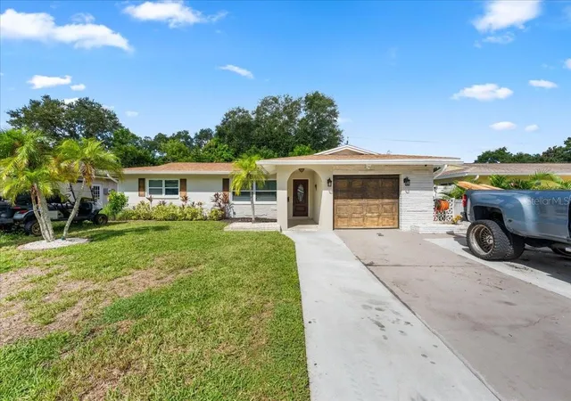Photo 3 of Single family home for sale at 490 E Lake Dr, Largo, FL 33771 | MLS# TB8546131 | Listing updated on 2026-09-07