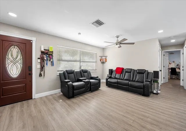 Photo 4 of Single family home for sale at 490 E Lake Dr, Largo, FL 33771 | MLS# TB8546131 | Listing updated on 2026-09-07