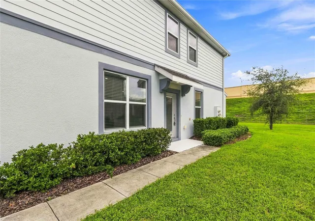 Photo 4 of Townhouse for sale at 3623 Plainview Dr, Orlando, FL 32824 | MLS# O6439665 | Listing updated on 2026-09-13