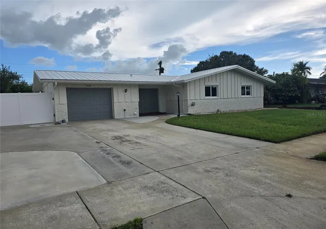 Photo 1 of Single family home for sale at 5420 Starwood Pl, Sarasota, FL 34232 | MLS# A4705269 | Listing updated on 2026-09-06
