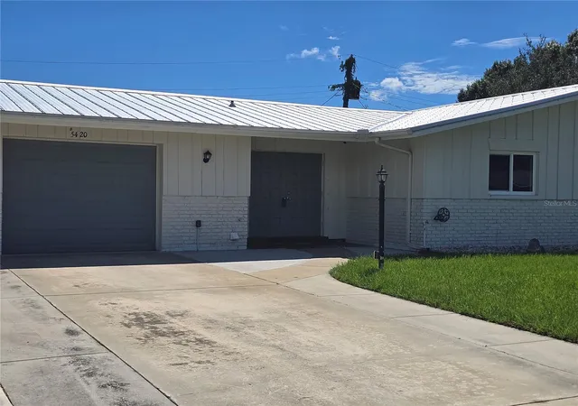 Photo 3 of Single family home for sale at 5420 Starwood Pl, Sarasota, FL 34232 | MLS# A4705269 | Listing updated on 2026-09-06