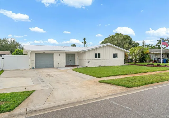 Photo 3 of Single family home for sale at 5420 Starwood Pl, Sarasota, FL 34232 | MLS# A4705269 | Listing updated on 2026-10-05