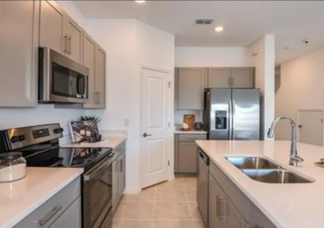Photo 2 of Townhouse for sale at 5924 Whetstone Ct, Palmetto, FL 34221 | MLS# O6439672 | Listing updated on 2026-09-15