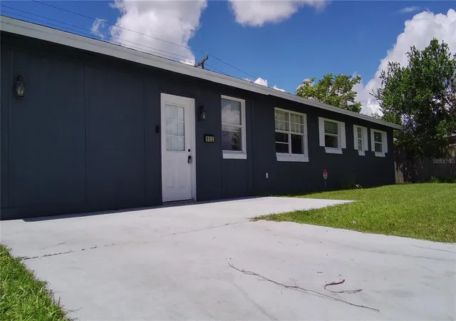 Photo 3 of Single family home for sale at 852 Derbyshire Rd, Daytona Beach, FL 32117 | MLS# P4939794 | Listing updated on 2026-10-05